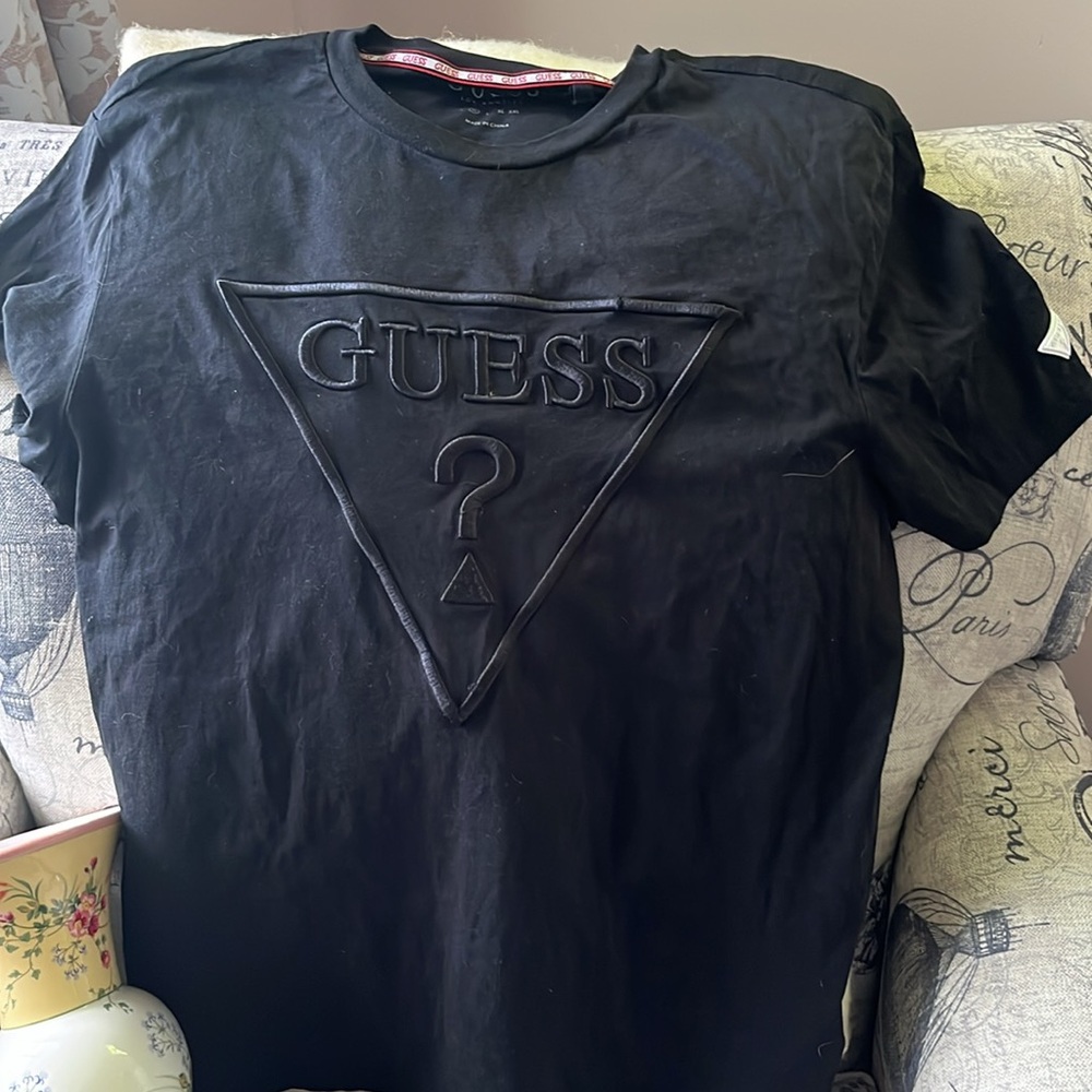 GUESS Men’s Black Logo Short-Sleeve Shirt